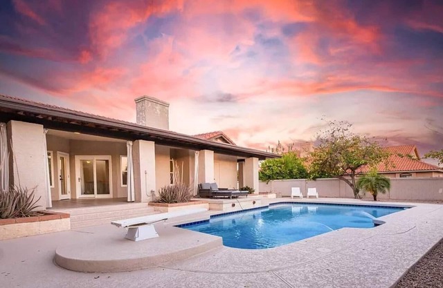 Desert Getaway | Heated Pool, Mini Golf & Games