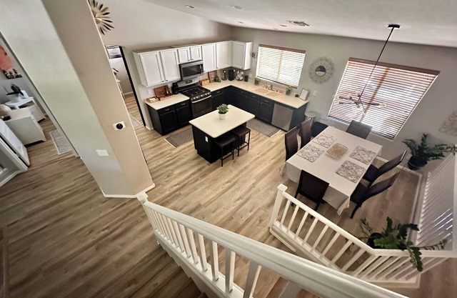 Desert Oasis: 4BD/3BA, Lux Resort Pool in Mesa, AZ