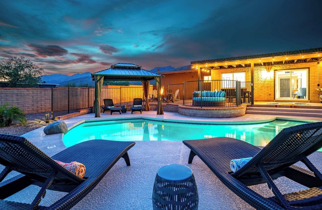 Desert Skies - Beautiful private Tucson home with great mountain views & pool
