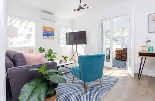 Design District Apartment (201)