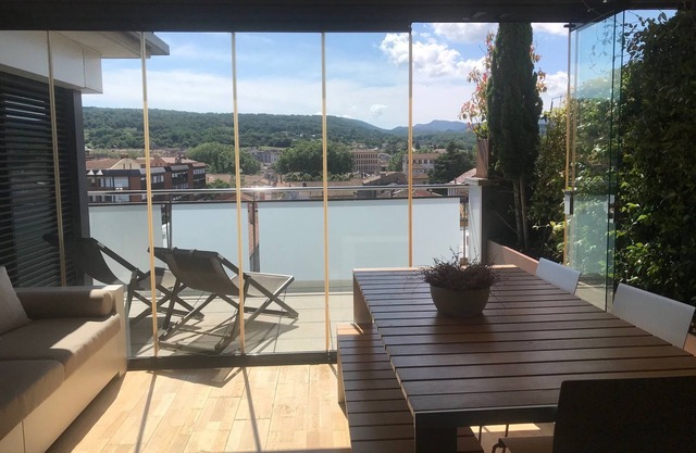 Design penthouse with terrace in the center of Olot