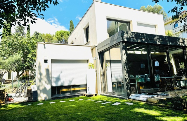 Design villa with glass roof and parquet flooring, garden and fitness center near downtown