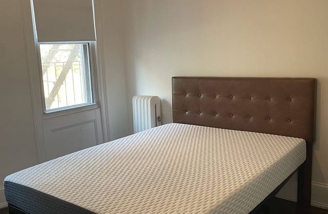 Designer 2BR, 1.5BA, 4 Beds in prime East Village