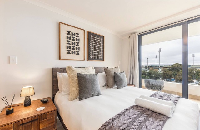 Designer Apartment | Mountain Views and Rooftop Pool