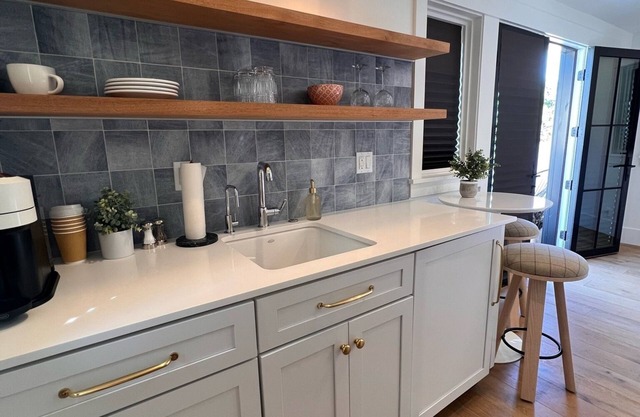 Designer Beach Home, 4 Bedrooms & 4 Bathrooms.