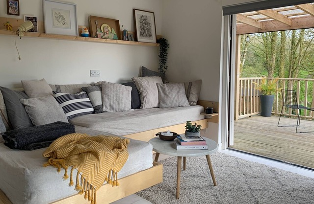 Designer Cabin with Private River Walk & Fire Pit