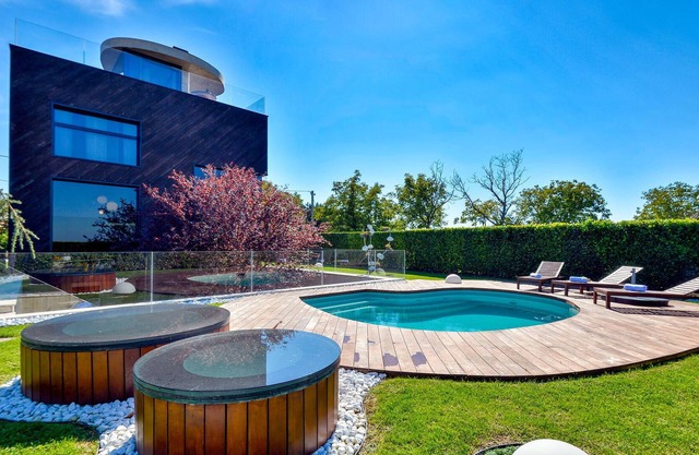 Designer house with appealing architecture for stylish vacations.