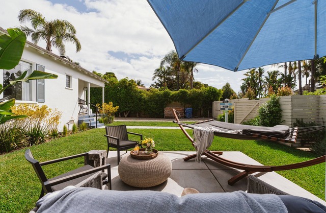 Designer's Seaside Getaway in Montecito, easy walk to beach and cafe