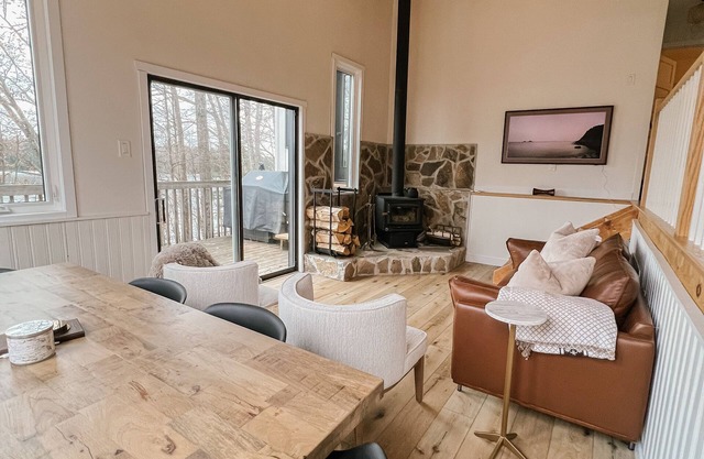 Designer waterfront, south facing cabin on deep clean lake.