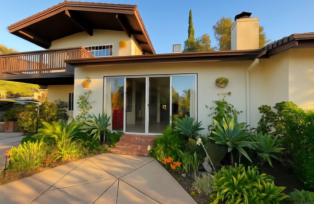 Designer’s Secluded Sanctuary near Temecula - Luxe Bedding & Hilltop Views