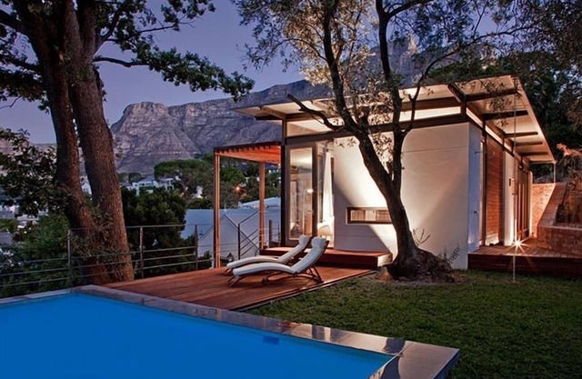 Designers Studio Apartment with Stunning Views on Cape Town