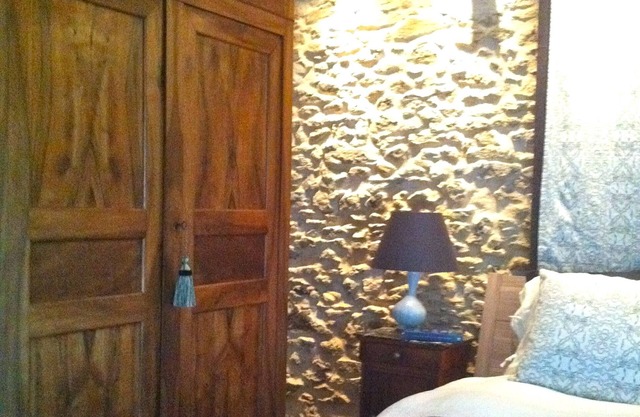 Desjardins Cottage- close to Chablis, Auxerre, Abbey of Vezelay, Guedelon!