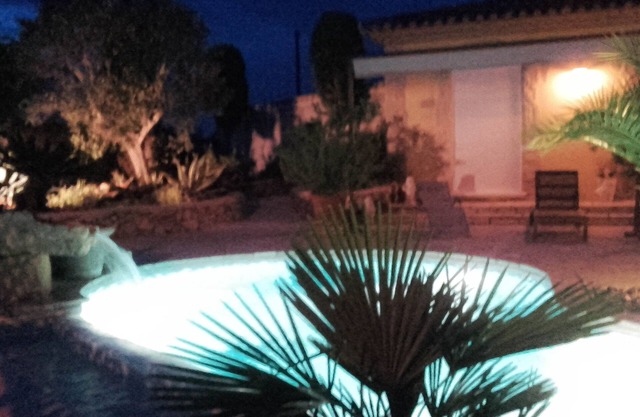 Detached house/villa with private pool near pont du Gard