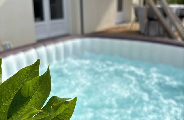 Detached house with jacuzzi