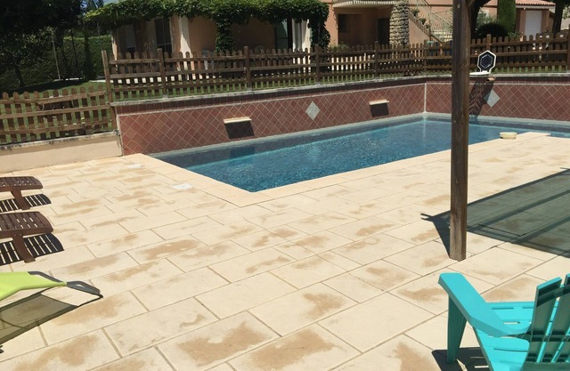 Detached house not overlooked air conditioned with enclosed garden and swimming pool