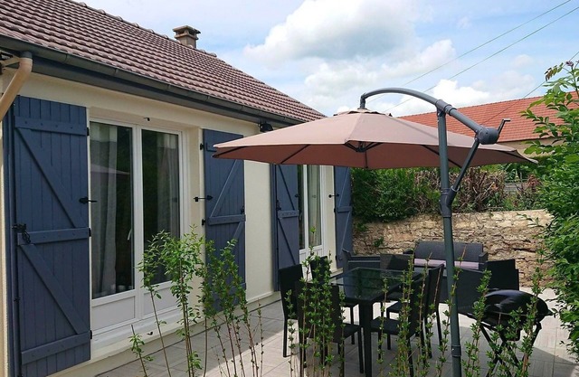 Detached house at the foot of the Baye pond and the Canal du Nivernais