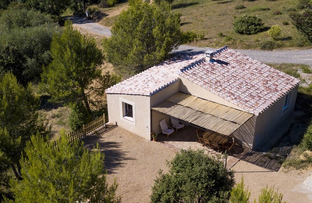 Detached house in picturesque hamlet between sea and mountain