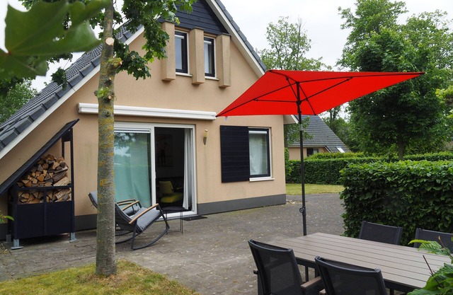 Detached house with fully fenced garden and lots of privacy