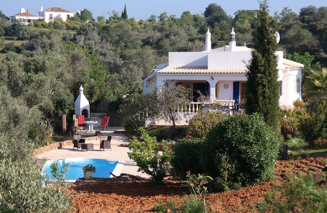 Detached house with several terraces and pool, close to the beach, free WLAN