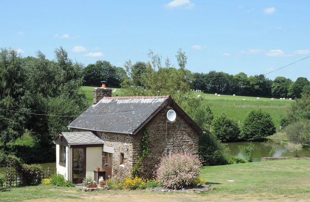 Detached Lakeside Stone Cottage Set In Rural Countryside