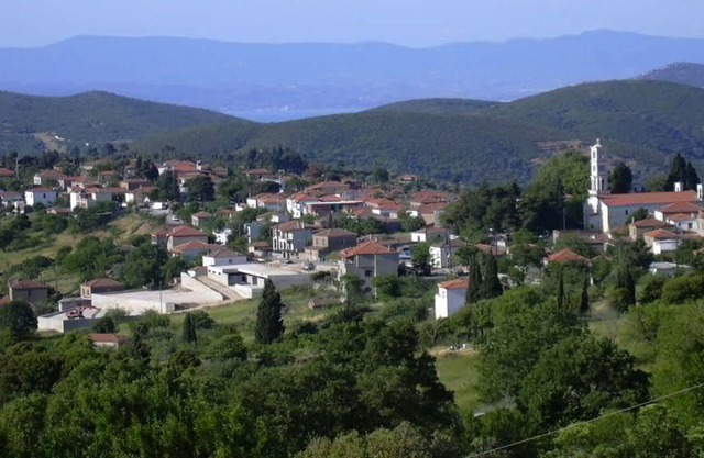 Detached, new house with stunning panoramic views of the village and the sea