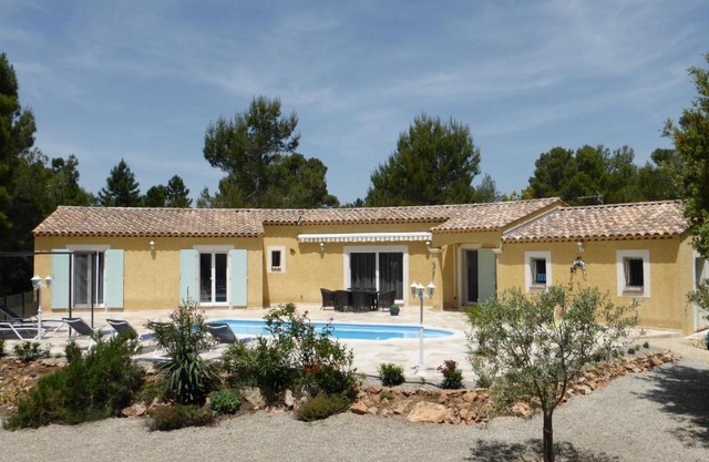 Detached spacious villa with private heated pool near the Gorges du Verdon