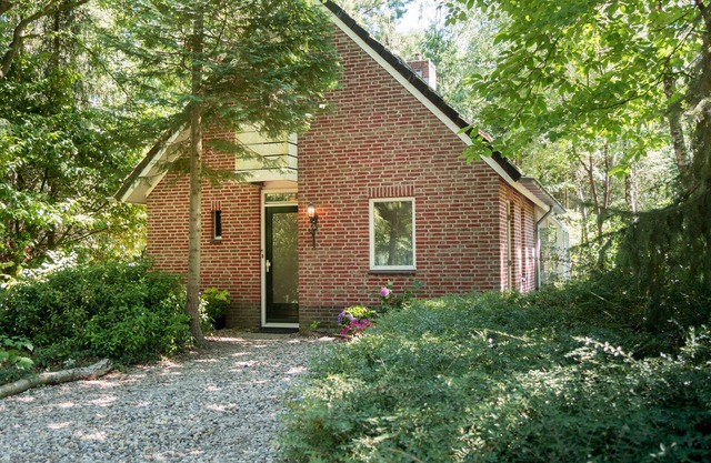Detached vacation home in the forests of Gelderland with large garden. Private.