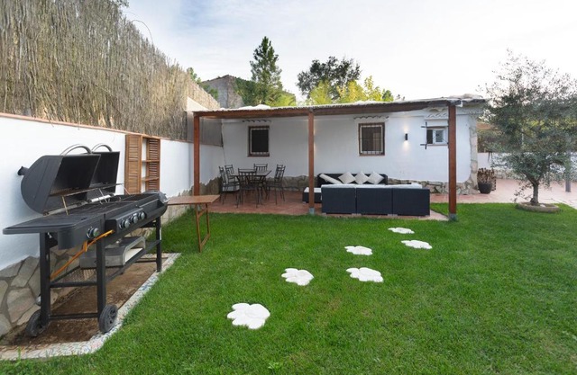 Detached villa for 6 People in Lloret de Mar with comunal Outdoor swimming pool