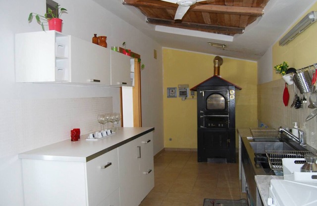 Detached villa in the hills 8 beds