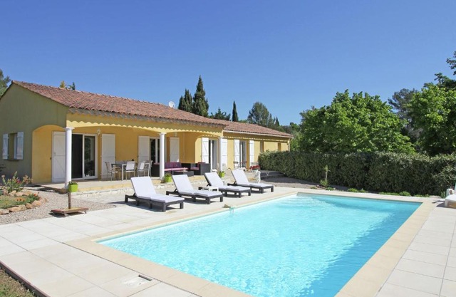 Detached villa with private pool and beautiful garden 25km from sea and beach