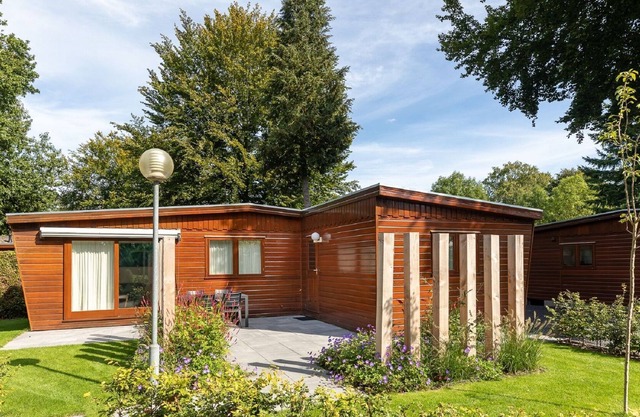 Detached wooden chalet in Harderwijk surrounded by nature