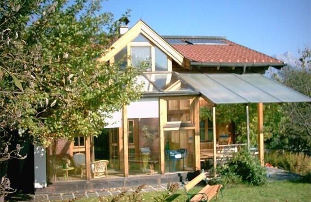 Detached wooden house with fantastic view, tranquil location