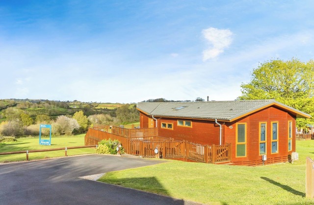 Devon Hills Paignton-6* Platinum Lodge-Hot Tub-Size 44 x 22-AC-Very Private n
