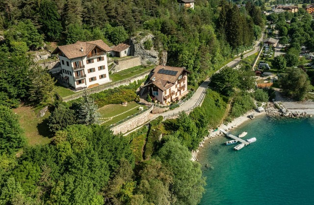 Diamond- Relaxation on Lake Molveno Paganella. Spacious, quiet. TOP!