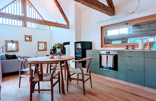 dieKELLERSTÖCKL - typical styrian chalet in the Schilcher wine region