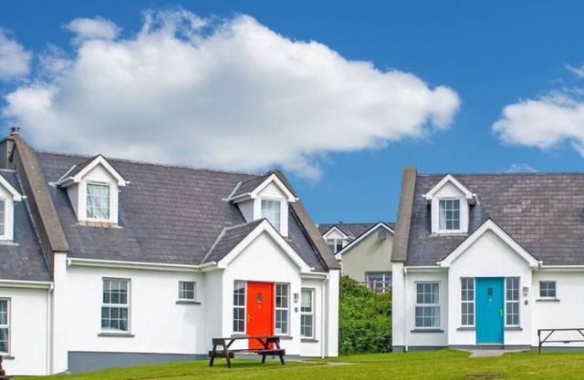 Dingle Harbour Cottages (3 Bed - Sleeps 6) Type A