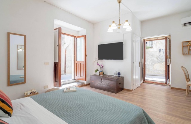 Dione ground floor apartment Ortigia