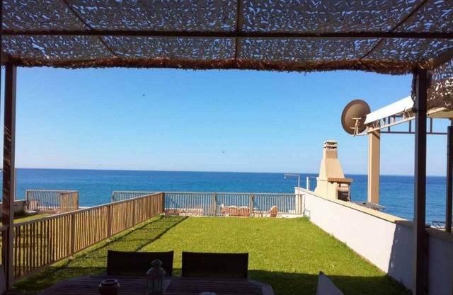 Dip in the Blue - 2 (Holiday home by the sea)