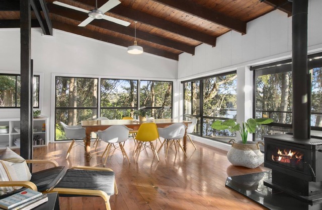 Direct lake access and close to beach
