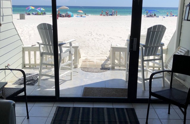 Directly on the Beautiful Beach & Gulf Water!