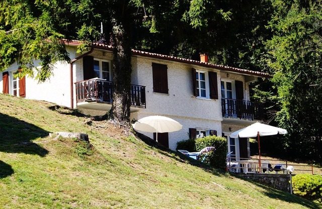 Directly on the lake with panoramic views