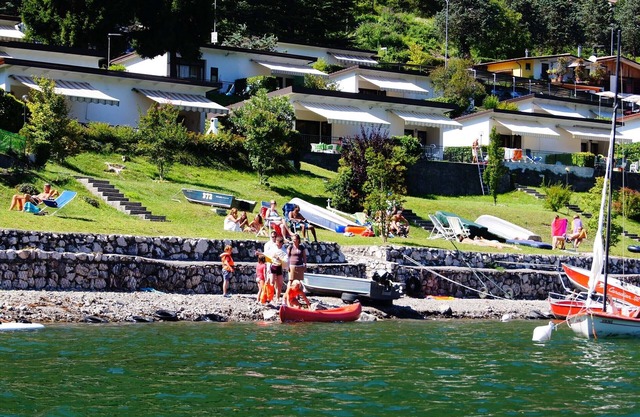 Directly on the lake with terrace