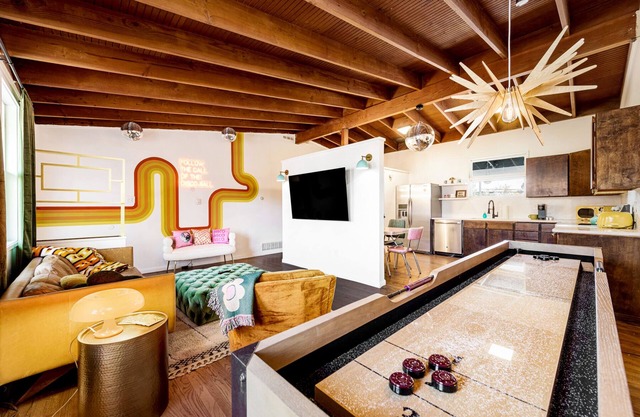 DiscoDen~Easy Access to Boulder, DT & Red Rocks w/Shuffleboard, Firepit &Murals