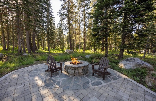 Discount dates at the Hillside Mountain Retreat, elegantly rustic