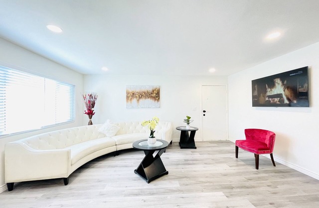 Discounted Large Upland 2 Master Bedrooms - Close To Airport, Convention Center