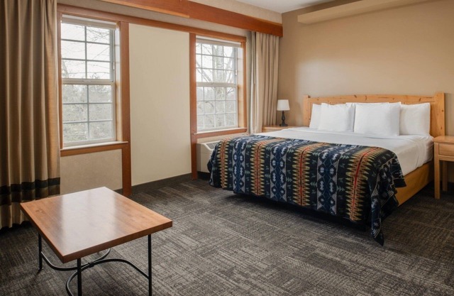 Discover Comfort at This Lodge w/Gorgeous Lobby & Friendly Staff, Heated Pool