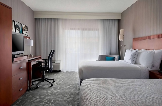 Discover the Best of Whippany and Hanover in Comfort! Family Friendly Property