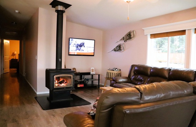 Discover Tranquility: Your Own 1-Acre Oasis on the Lakefront