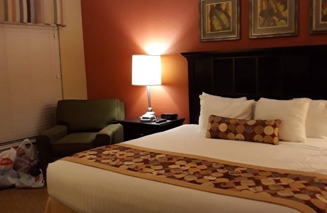 Disney/SeaWorld Adjacent. Cozy 2-bedroom Waterpark resort with Golf!