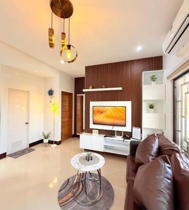 DJS TRANSIENT Home near Airport, Netflix, Fast Wifi, Hot &Cold Shower